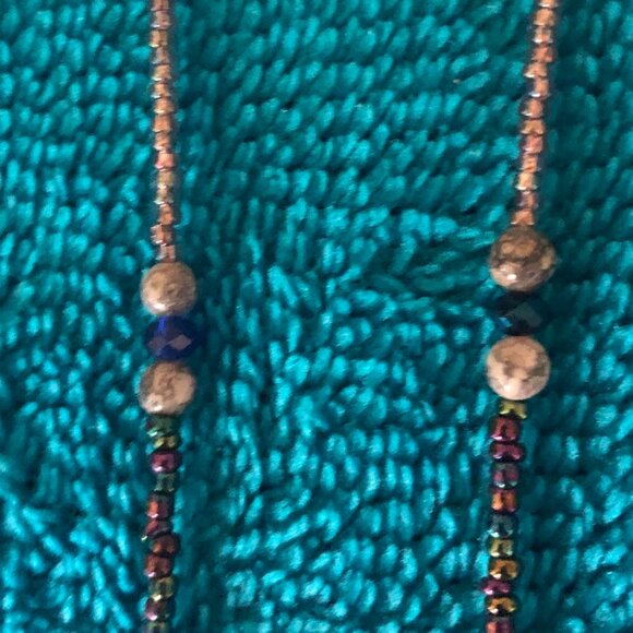 Elephant Aromatherapy Necklace with lava and sparkly glass beads - Picture 5 of 5